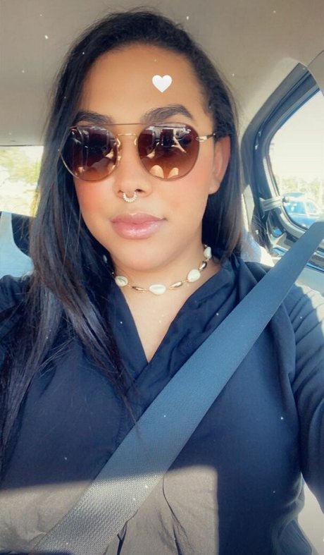 Bruna Taylor beautiful model img