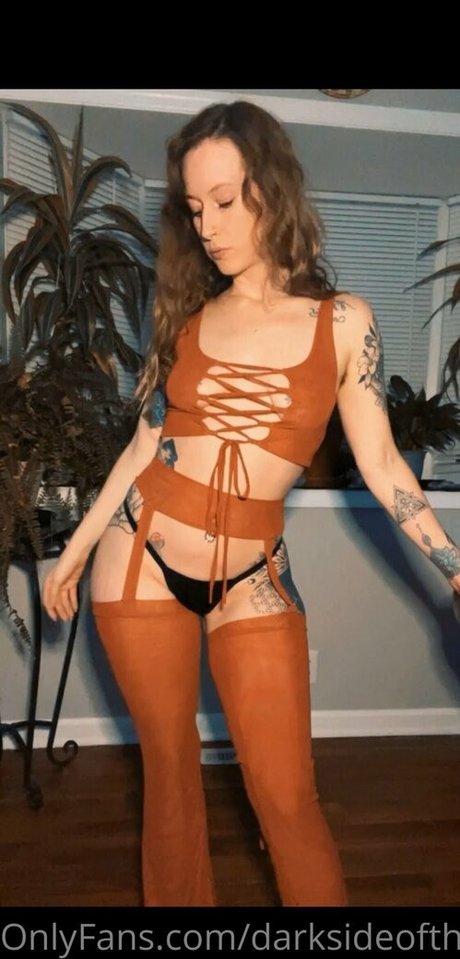 Darksideofthemoon exclusive model img