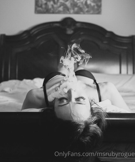 msrubyrogue nude star image