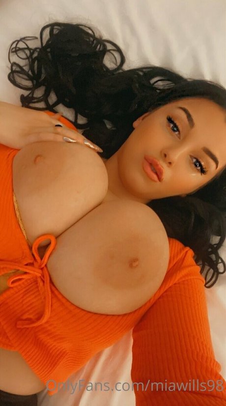 miawills98 model naked photo