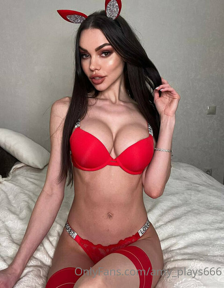 amy plays666 sexy actress image