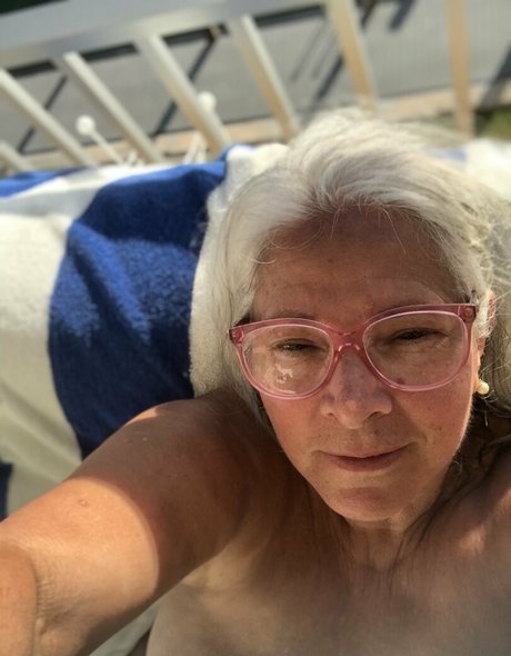 thebumbumbaroness pornstar naked img