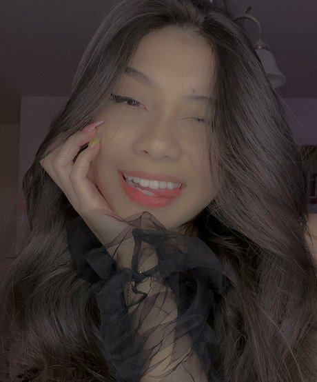 Trin Lovell top pornstar pictures