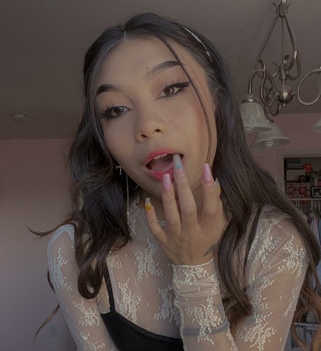 Trin Lovell art model photo