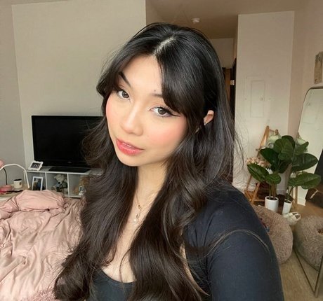 Trin Lovell model exclusive gallery