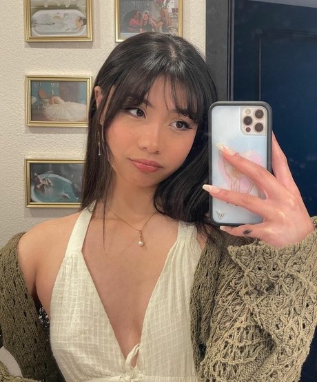 Trin Lovell model beautiful pics