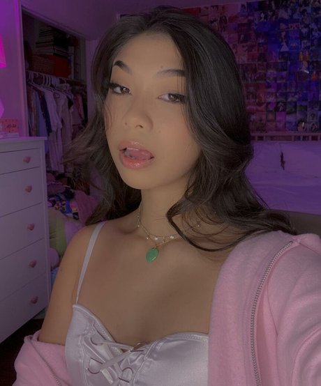 Trin Lovell model pornographic archive