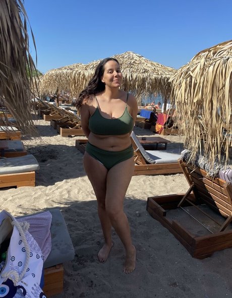 Peachyara exclusive pornstar photos