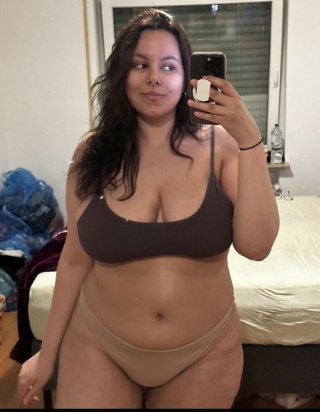 Peachyara profile pic