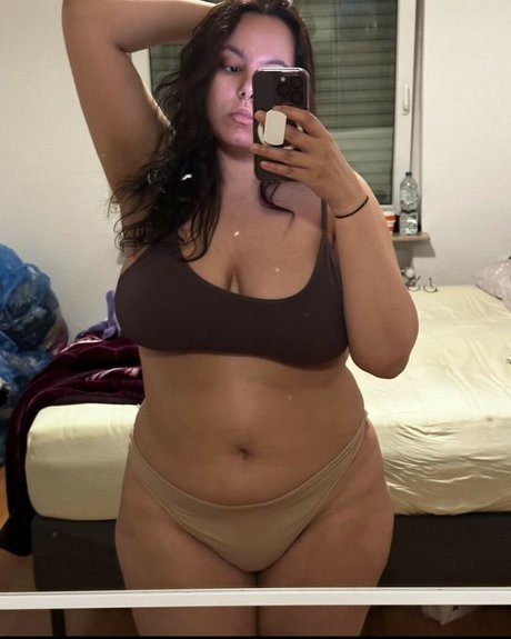 Peachyara exclusive star image