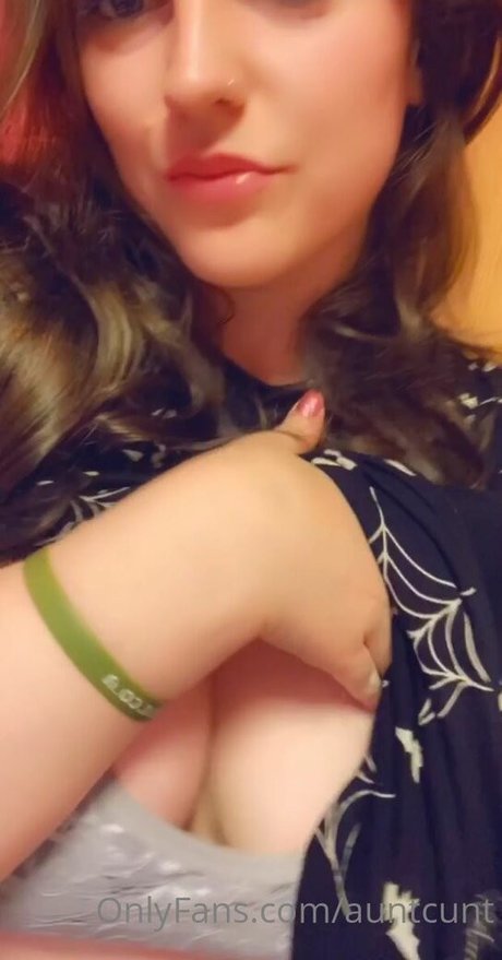 auntcunt erotic model image