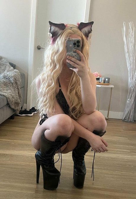 Poisynivy free actress photo