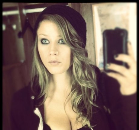 Olivia Taylor Dudley model nude photos