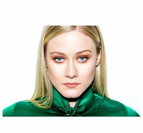 Olivia Taylor Dudley art model pictures