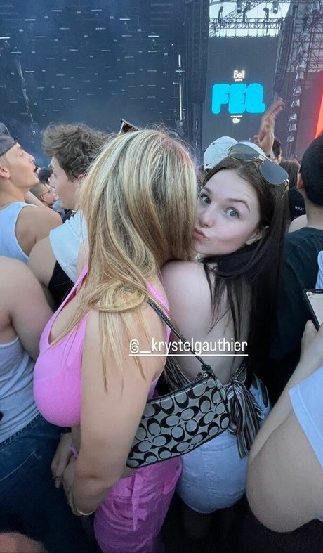 Sarao Sulli model top picture