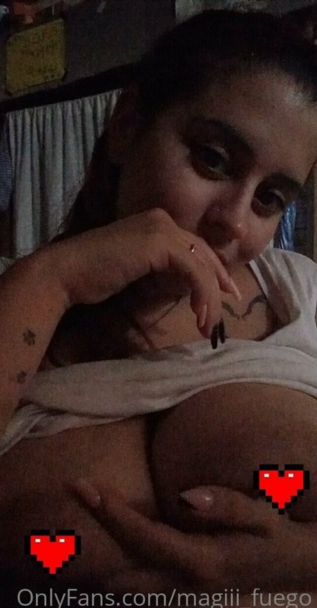 magiii fuego sexy model img