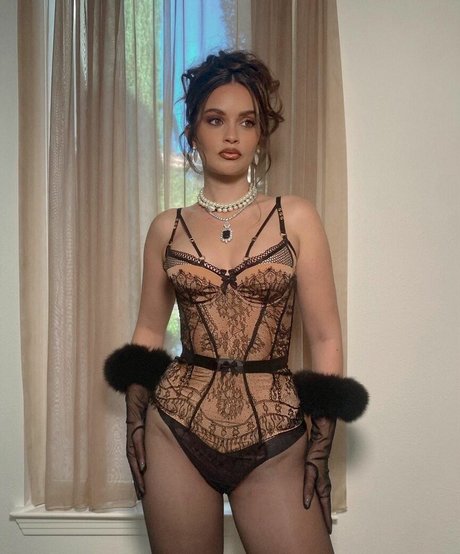 Sabrina Claudio model nude image