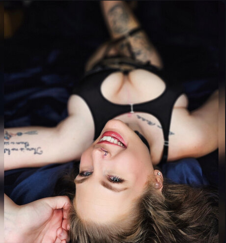 T H_ model erotic photos