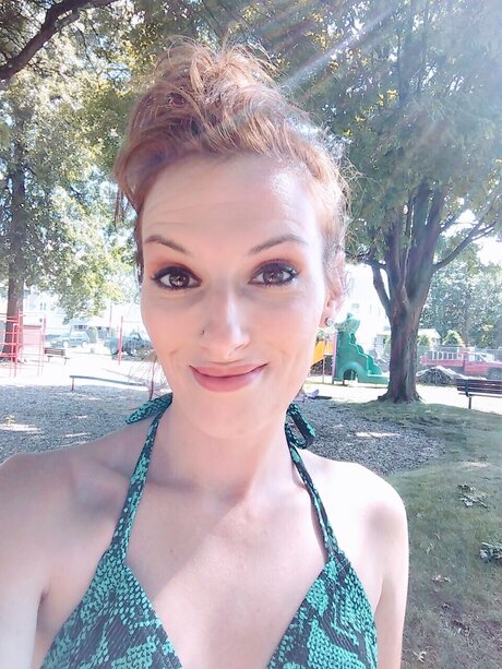 PrettyPetiteT model xxx galleries