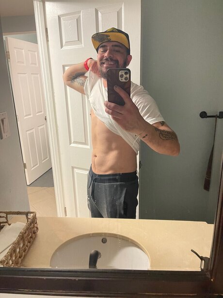 Hypeblood23 naked model image