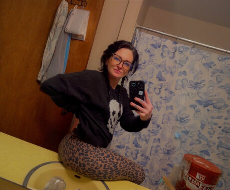 Lil Freckled Goddess star hot images