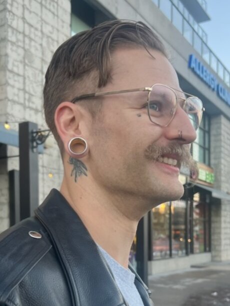 MikMal naked pornstar img