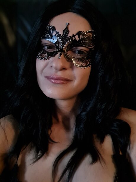 Mysterious Lady pornstar erotic img