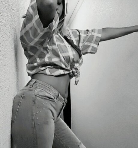 Leonela 21tiseen star hot image