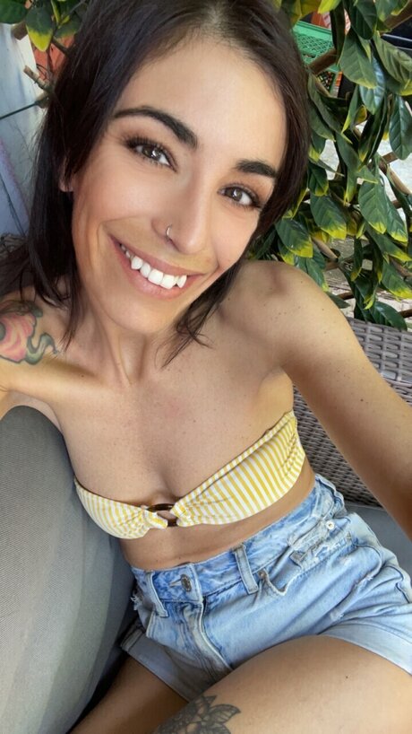 Sexy Tiff sex model img