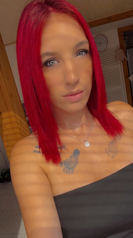 Sofia Rot hot star image