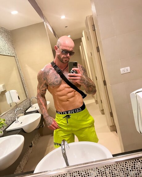 Shredded Kiwi hd model photo