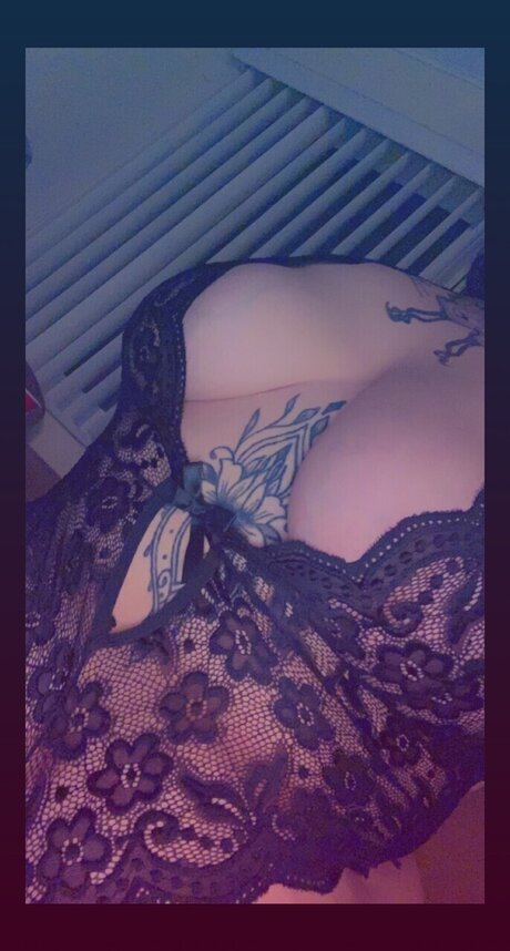 Alien Babe nudes actress picture