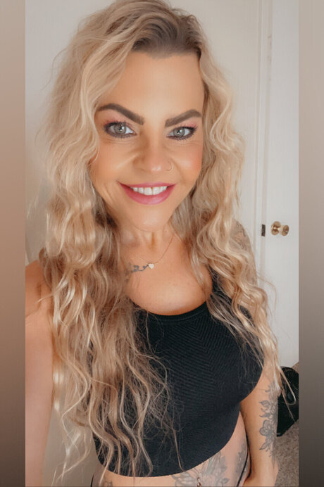 ClassySweetLips hot pornstar photo