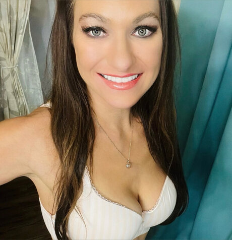 Mrs Laurenjoy free star pictures