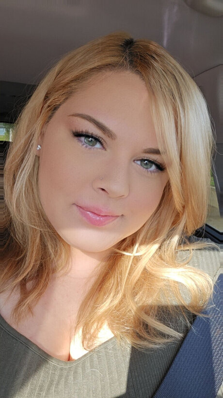 BhaddixChan pornstar hot pictures