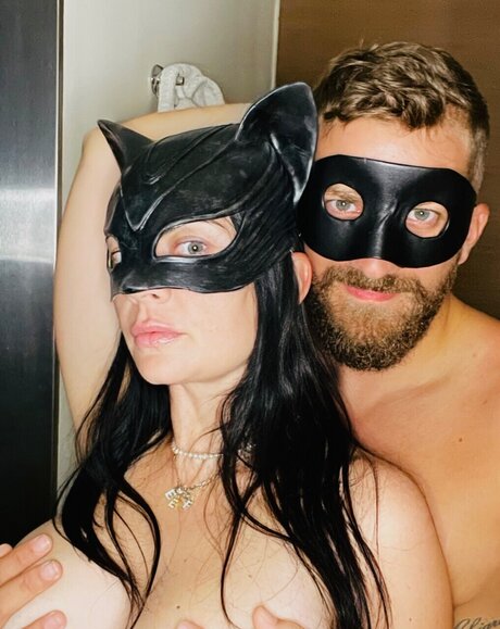 WHITESHOCKS star naked images