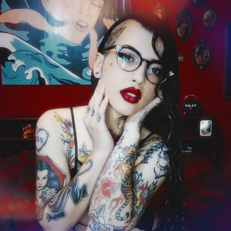 Dark Moon nude model pics