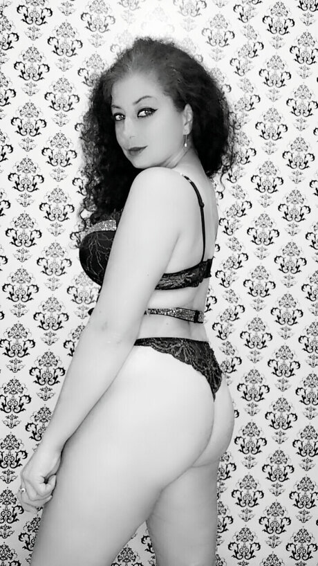 Bella sexy sexy model images