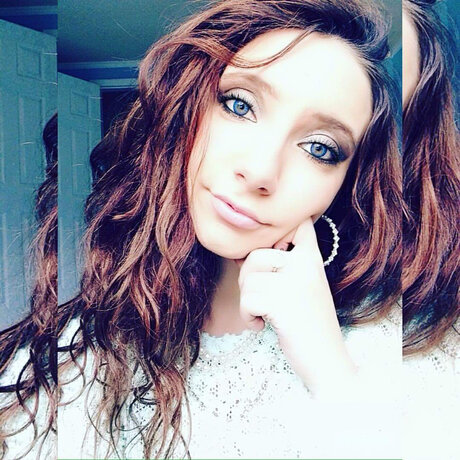 _kiss_ hot actress pics