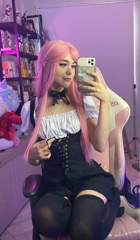 Say Cat Pe top actress pictures