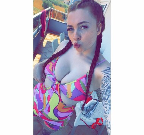 Molly Capper nude pornstar pictures