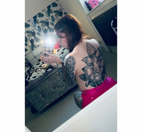 Molly Capper model porn image