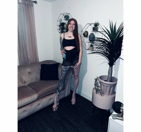 Molly Capper model pretty photo