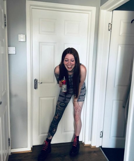 Molly Capper star art img