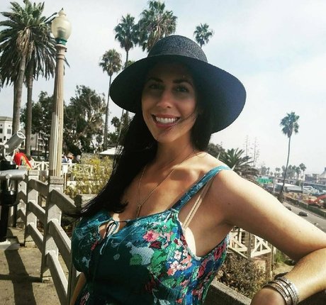 Theresa Lynn Coulter model nice image