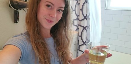 feetofastoner star hot photos