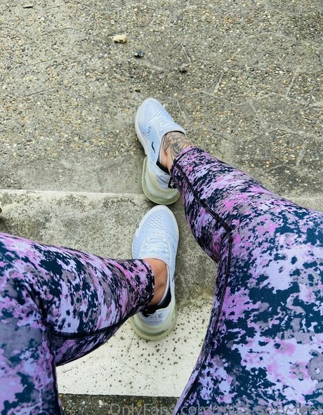 miss sexy feet art star photo