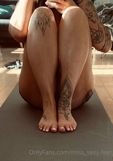 miss sexy feet model nude photo