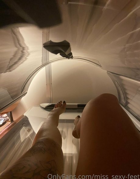 miss sexy feet nude star img