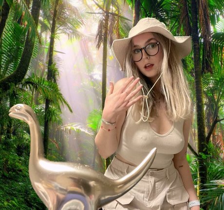 Millllievanillllie model high quality picture